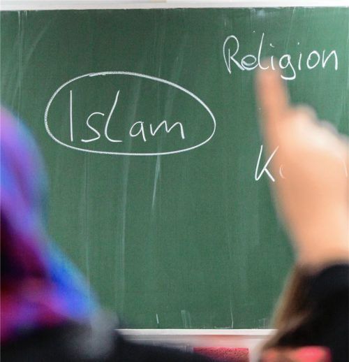 Ist Islamunterricht an öffentlichen Schulen ein Beitrag zur Integration oder schadet er eher? Foto dpa