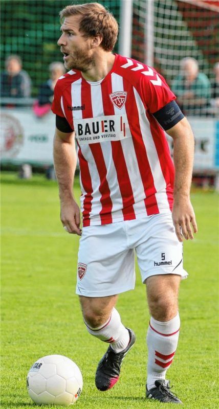 Kapitän Maxi Hain und der TSV Buchbach wollen den ersten Heimsieg des Jahres unter Dach und Fach bringen.Foto mb