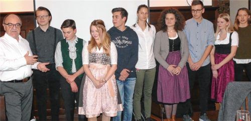 Karl-Heinz Brauner (links) stellte die IGG-Schüler seines Projekt-Seminars Geschichte vor.Foto Janka