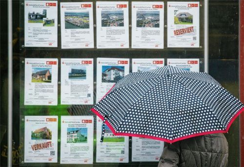 Keinen Rettungsschirm beim Hauskauf hatte jetzt ein Rosenheimer, der versucht hatte, ohne Geld eine Immobilie zu erwerben. Foto dpa