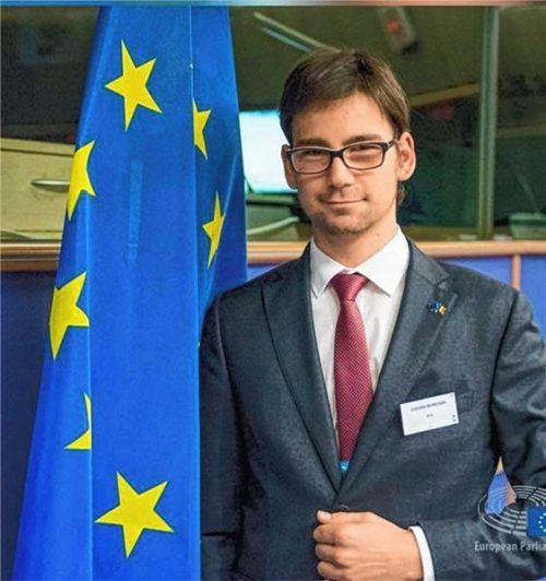 Lucian Muresan nahm als Schüler des Sebastian-Finsterwalder-Gymnasiums an einer EU-Sitzungswoche in Brüssel teil.Foto re