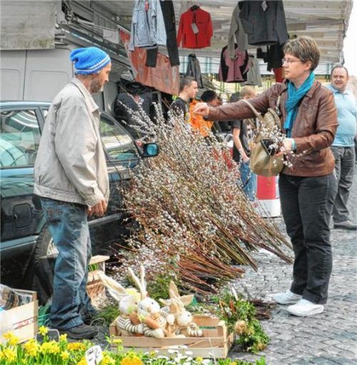 Lust auf den Frühling macht ein Besuch des verkaufsoffenen Sonntags in Rosenheim mit Frühlingsmarkt.