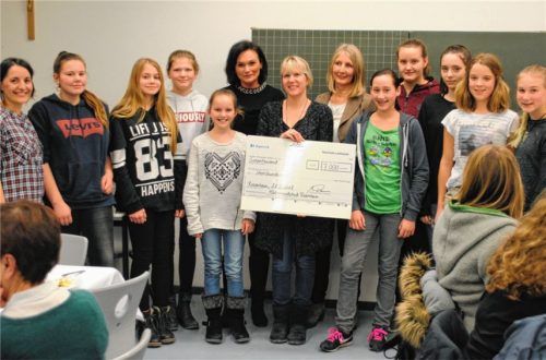 Mädchenrealschule spendet 7000 Euro an „Sternstunden“