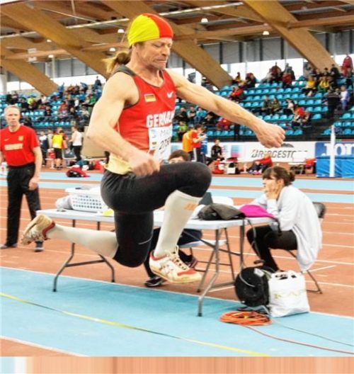 Michael Pagels vom TSV 1860 Rosenheim wurde Europameisterschafts-Vierter im Dreisprung der Männer M55. Fotos  Stuffer