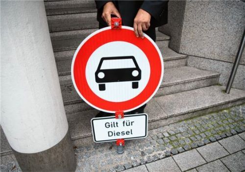 Mithilfe dieser Schilder könnte ein mögliches Verbot gekennzeichnet sein. Foto dpa