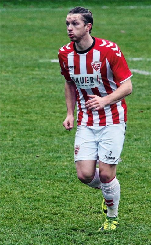 Moritz Moser muss wohl seinen Arbeitsplatz wechseln: Wurde der Österreicher zuletzt als Linksverteidiger eingesetzt, wird er in Eichstätt wahrscheinlich wieder in die Innenverteidigung rücken. Foto  Buchholz