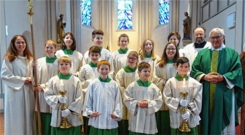 Neuaufnahmen und Verabschiedungen bei den Kolbermoorer Ministranten