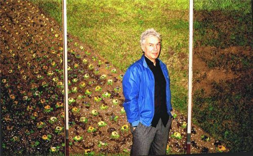 Oliver Westerbarkey vor seinem Bild „Entropia Park/Beet“, 4,86 mal 2,40 mal 0,08 Meter. Foto  jacobi
