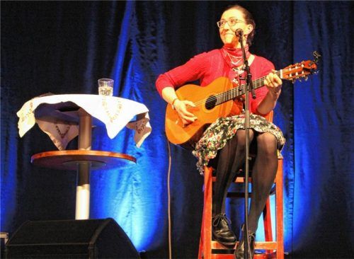 Peinlich? Gibt es nicht für Martina Schwarzmann. Foto Königbauer