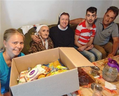 Rekordergebnis für „Junge Leute helfen“