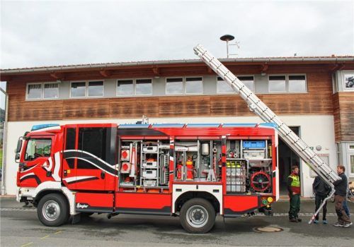 Schaulaufen der Löschfahrzeuge: Im vergangenen Jahr stellten verschiedene Hersteller ihre Fahrzeuge, wie hier ein „LF20“ des Feuerwehrausrüsters Ziegler, in Nußdorf vor. Das Fahrzeug soll als Ersatz für das in die Jahre gekommene Tanklöschfahrzeug (TLF16) dienen. Nun wird sich die Ersatzbeschaffung noch um etwa ein bis zwei Jahre verzögern.Foto stv