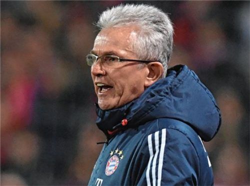 Sein wohl letztes Spiel als Trainer des FC Bayern München gegen den Hamburger SV: Jupp Heynckes hört mit ziemlicher Sicherheit als Bayern-Coach auf und der HSV steigt wahrscheinlich ab.Foto dpa