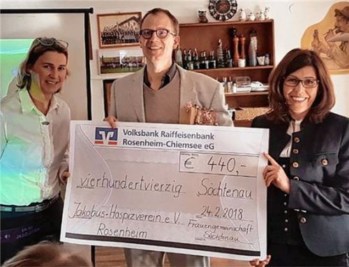 Söchtenauer Frauen spenden an Hospizverein