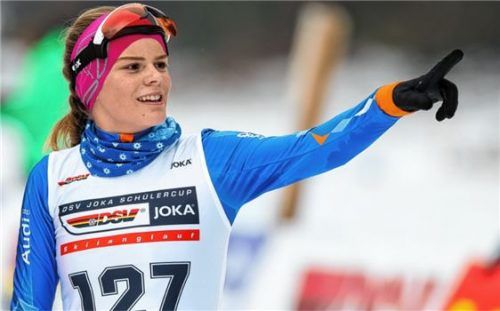 Sophia Lechner vom TSV Marquartstein deutete ihr Können in beiden Bewerben an.Foto Weitz