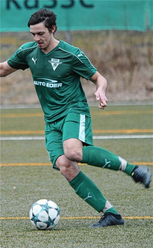 Thomas Ofenmacher und der SBR versuchten alles, blieben aber ohne Tor und Punkt in Dachau.Foto Ruprecht