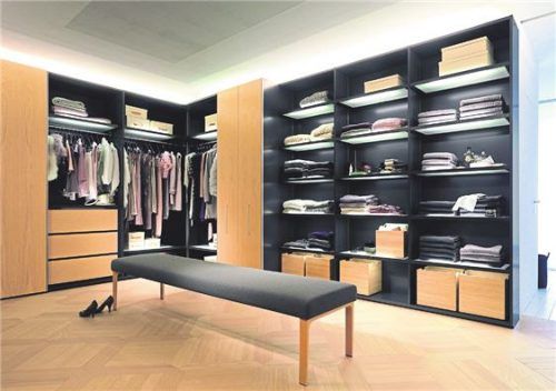 Traumhaft: ein begehbarer Kleiderschrank. Fotos: Interlübke/dpA