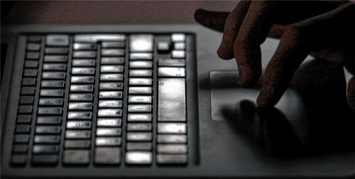 Unbekannte Hacker haben die Gemeindeverwaltung Vogtareuth angegriffen. Ihr „Dietrich“ war das Schadprogramm Ransomware, das mit Verschlüsselungstrojanern arbeitet.Foto dpa