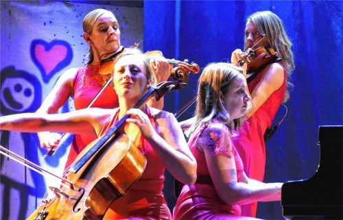 Unpathetisch-frech und ausgelassen spielen diese vier jungen Damen Klassik.Foto  Janka