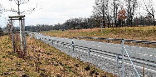Ursache für Wildunfälle: Diese Lücke im Wildschutzzaun auf der Westtangente bemängeln die Panger Jagdgenossen. Foto re