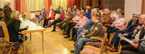 Viele Zuhörer waren zur afa, der Arbeitsgemeinschaft für Arbeitnehmerfragen in der evangelischen Kirche, ins evangelische Gemeindehaus gekommen. Fotos Buhleier