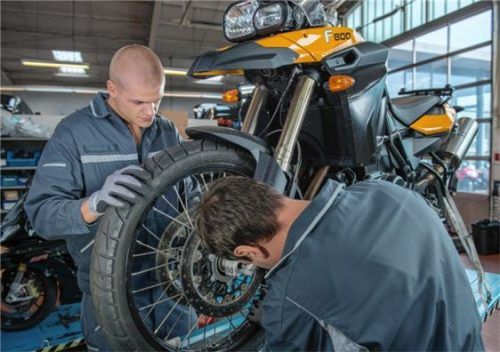 Vor dem Start in die Motorrad-Saison steht der Sicherheits-Check. Foto ProMotor