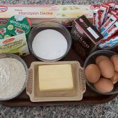 Backen für die Kommunion: Eine Torte in Bibelform