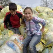 Ein Dorf kämpft gegen Plastikmüll