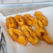 Auf geht’s in den Biergarten – mit frischem Brot, Kartoffelkäse und Striezeln