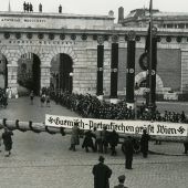 Ein Maibaum als „Gruß“ der Nationalsozialisten