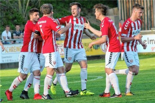 Aleks Petrovic (links) und Thomas Leberfinger (verdeckt) fehlen in Garching, Maxi Hain, Thomas Breu, Maxi Bauer und Maxi Drum sollen es richten. Foto  Buchholz