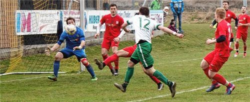 Andi Wieser ließ VfB-Keeper Gruber beim 1:0 keine Abwehrchance.