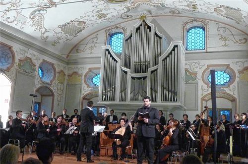 André Golds rares Ostergeschenk: J. S. Bachs Südostbayern-Premiere mit der „Markus-Passion“, gelesen von Noredin Taabni als Evangelist, mit dem Ensemble „La Banda“ und dem „Euregio-Kammerchor“.