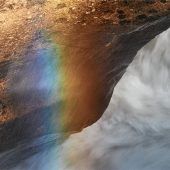 Auch ein Regenbogen braucht das Wasser