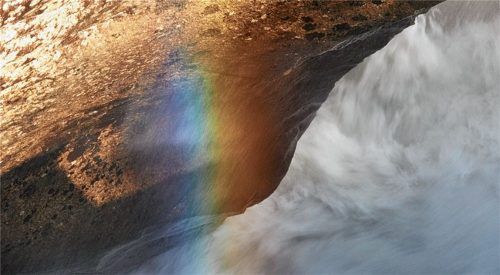 Auch ein Regenbogen braucht das Wasser
