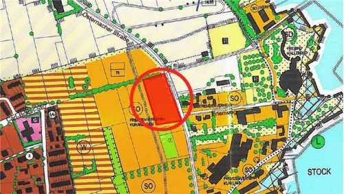Auf dem eingekreisten Grundstück an der Osternacher Straße (rechts daneben) möchte das Deutsche Jugendherbergswerk einen Neubau mit Platz für 200 Betten verwirklichen. Berger