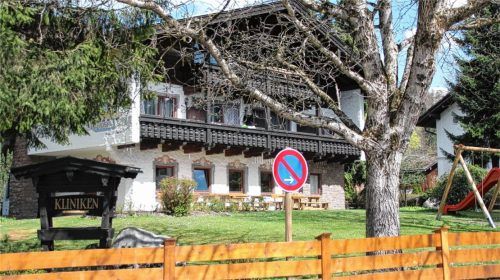 Auf diese Unterkunft für Asylbewerber in Nußdorf wurden die Anschläge verübt, die eine Ermittlungsgruppe der Polizei jetzt geklärt hat.Foto Reisner