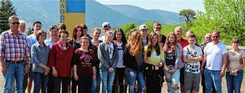 Auf Klassenfahrt! Zusammen mit Vertretern des Ukraine-Vereins, Lehrern und Eltern fuhren Endorfer Schüler nach Volovec.Foto re