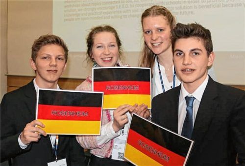 Begeistert vom Jugendparlament der Alpenkonvention in Maribor zeigten sich auch die neuen Delegationsmitglieder vom Rosenheimer Karolinen-Gymnasiums, Jonas Gerg, Antina Thiesen, Antonia Jakob und Jonas Mattig (von links).