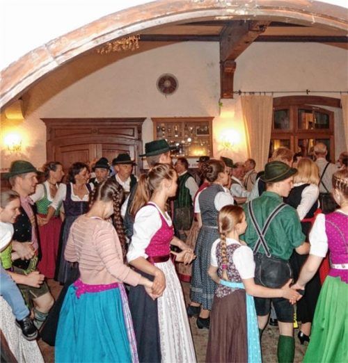 Begeisterte Volkstänzer am Samerberg