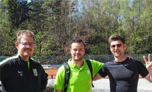 Christian Schäfer, Organisationsleiter des LK-Turniers; Heli Laux, TCK Vereinsmeister 2017 und Jugendsportwart, und Raphael Müller vom ASV Au, gemeldet für das LK-Turnier, freuen sich auf den Saison-Auftakt (von links).Foto re