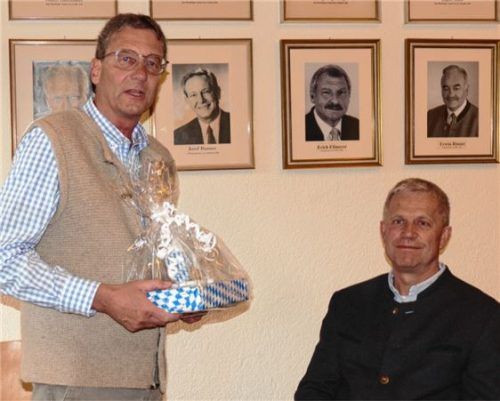 Der Flüchtlingskoordinator Alexander Städtler wurde von Bürgermeister Hajo Gruber verabschiedet.Foto Hoffmann