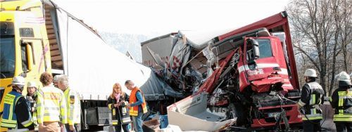 Die beiden Sattelzüge hatten sich ineinander verkeilt. Fotos Reisner