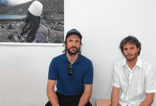 Die Berge spielen eine wichtige Rolle in den Arbeiten von Cyrill Lachauer (links) und Alexander Hick. Links oben: „Thinking like a mountain“, Fotografie von Alexander Hick. Foto Jacobi