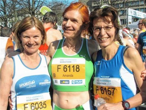 Die deutschen Mannschafts-Meisterinnen im Halbmarathon (von links): Julika Fidjeland, Amanda Reiter und Josefine Hobmaier. Foto  Stuffer