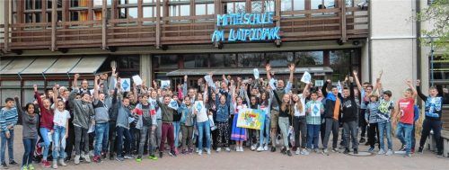 Die Mittelschule am Luitpoldpark feierte 100 Jahre Freistaat Bayern und 200 Jahre Bayerische Verfassung mit einem Aktionstag.Foto re