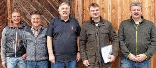 Die neu gewählte Vorstandschaft mit dem Zweiten Bürgermeister Christian König: Vorsitzender Stefan Sporer, sein Vertreter Hans Hanusch, Schriftführer Richard Schwaighofer und Kassier Harry Herrmann (von links).Foto hko