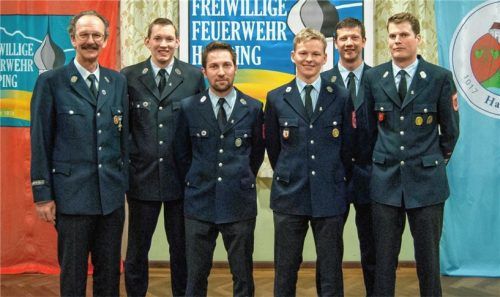 Die neue Vorstandschaft der Feuerwehr Happing (von rechts): Kommandant Marco Höllmüller, Kassier Josef Mayer, stellvertretender Kommandant Christian Diepelt, Erster Vorstand Sebastian Hauser, Zweiter Vorstand Dominik Wied und Schriftführer Peter DiepeltFoto Feuerwehr Happing