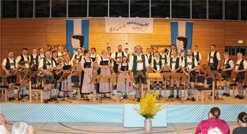 Die Nußdorfer Musikkapelle begeisterte mit ihrem gelungenen Frühjahrskonzert ihr Publikum. Wegen der zahlreichen Zugaben dauerte das Konzert heuer länger. Foto stv