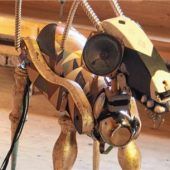 Roboter und Ziegen in der Kunstausstellung