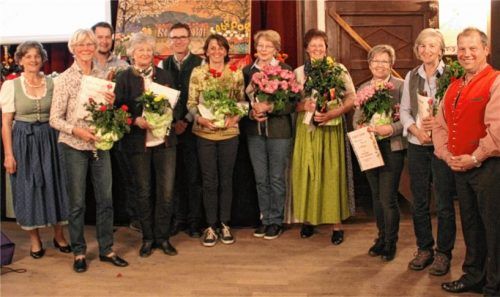 Die strahlenden Sieger des Blumenschmuckwettbewerbs.Foto re